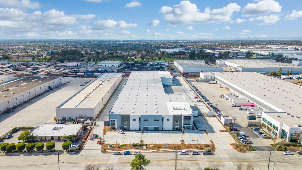 More Photos Of 11401 Greenstone Ave, Santa Fe Springs Distribution For Lease