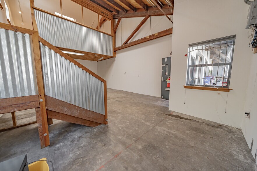 More Photos Of 2894 Ettie St, Oakland Distribution For Lease