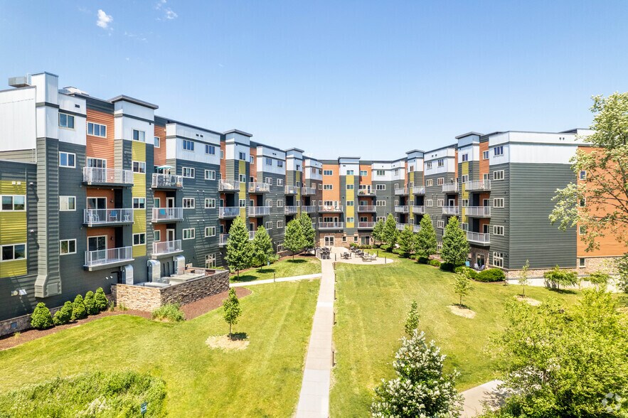 Primary Photo Of 320 W Broadway, Monona Apartments For Lease