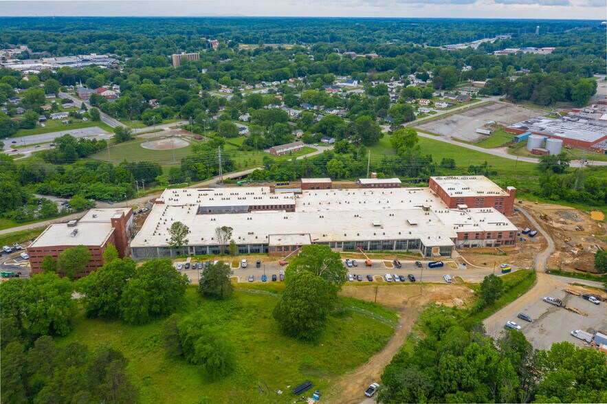 More Photos Of 1702 Fairview St, Greensboro Self Storage For Lease