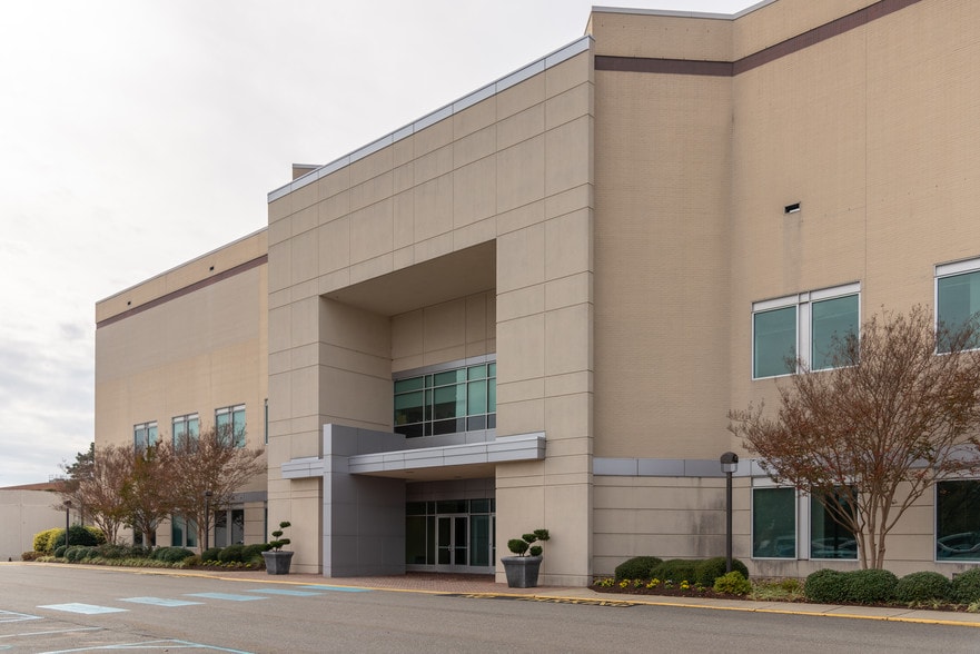 Primary Photo Of 5200 Mercury Blvd, Hampton Office For Lease