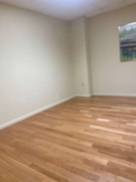 More Photos Of 15720-15754 Crabbs Branch Way, Rockville Showroom For Lease