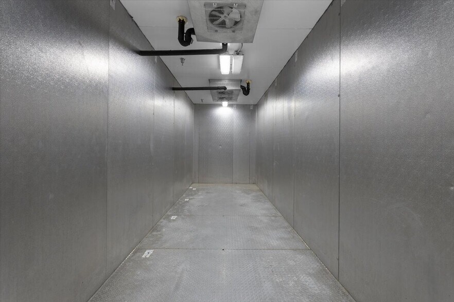 More Photos Of 1445 Center Dr, Medford Restaurant For Lease