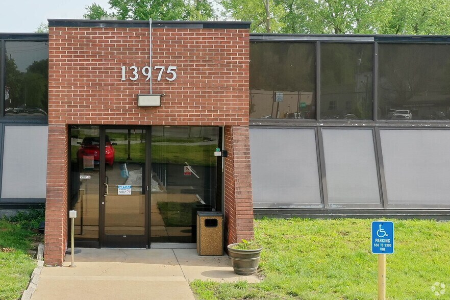 More Photos Of 13975 Manchester Rd, Manchester Medical For Lease