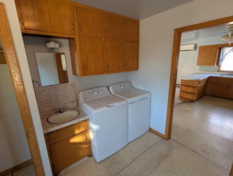 More Photos Of 340 Elm St E, Canova Sports And Entertainment For Sale