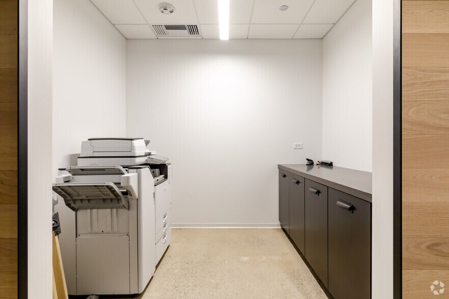 More Photos Of 1 Mid America Plz, Oakbrook Terrace Office For Lease