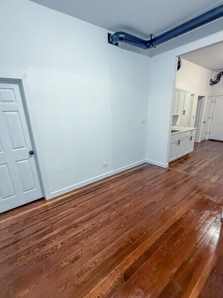 More Photos Of 8714 S Commercial Ave, Chicago Multifamily For Lease