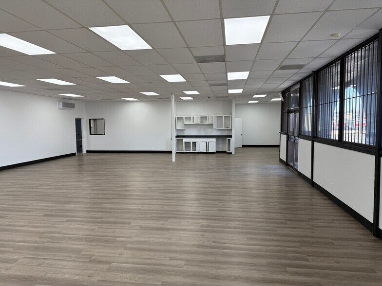 More Photos Of 3911 Woodbury Dr, Austin Warehouse For Lease