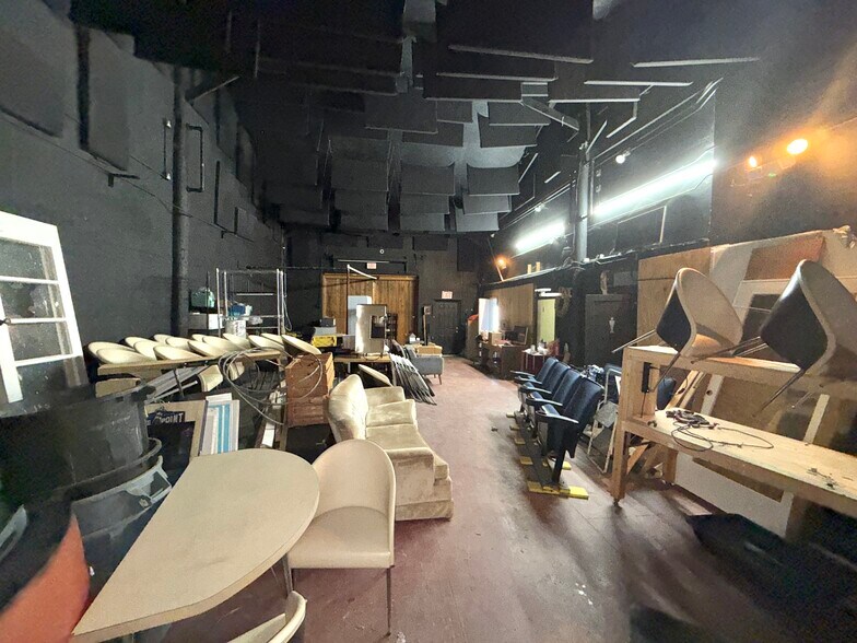 More Photos Of 609 Railroad Sq, Tallahassee Showroom For Sale