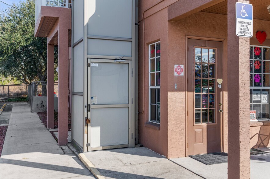 More Photos Of 7044 Commercial Way, Weeki Wachee Office For Sale