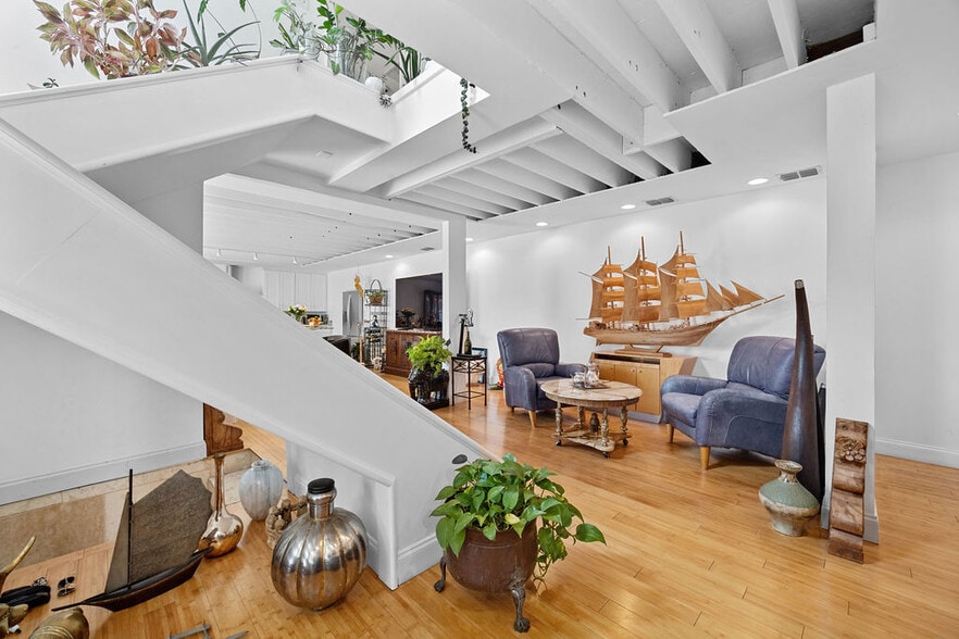 More Photos Of 2909 San Jacinto St, Dallas Loft Creative Space For Sale