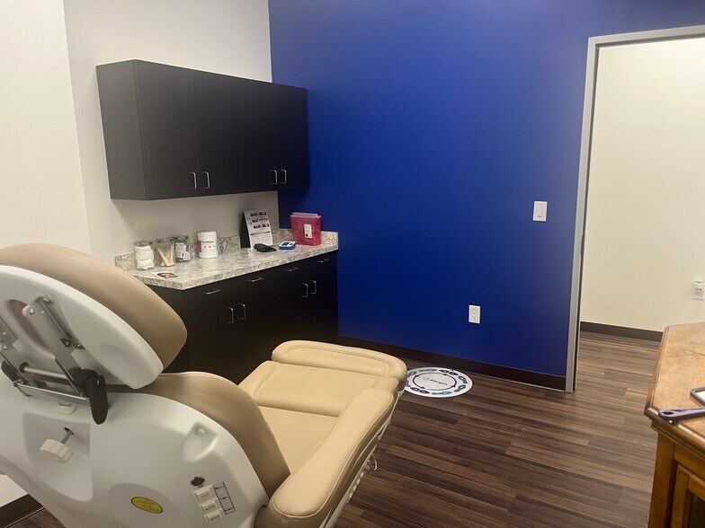 More Photos Of 10000 Research Blvd, Austin Restaurant For Lease