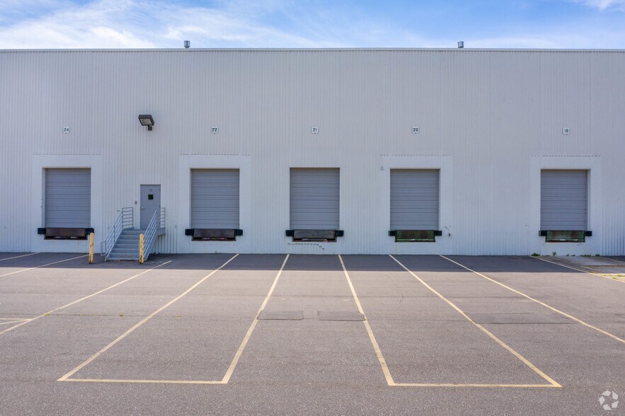 More Photos Of 6105 N Trenton Ln, Plymouth Distribution For Lease