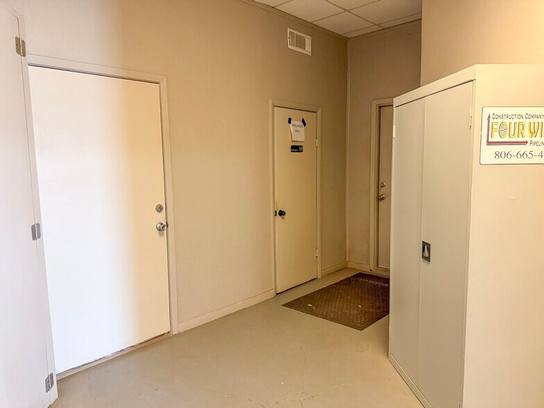 More Photos Of 11730 Highway 152, Pampa Warehouse For Sale