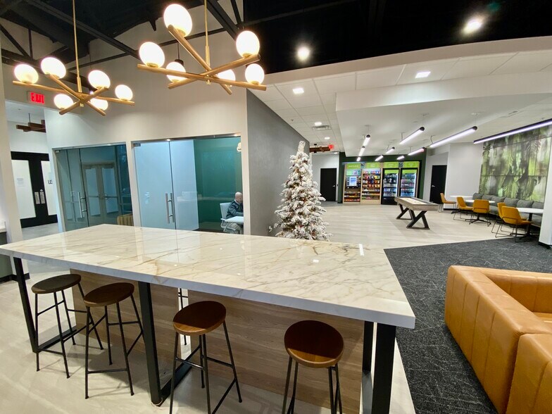 More Photos Of 9025 N River Rd, Indianapolis Office For Lease