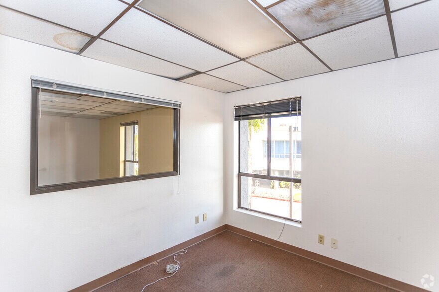 More Photos Of 9606-9636 Tierra Grande, San Diego Unknown For Lease