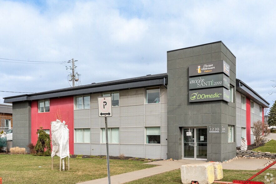 Primary Photo Of 3230 Ch Saint Louis, Québec Freestanding For Lease