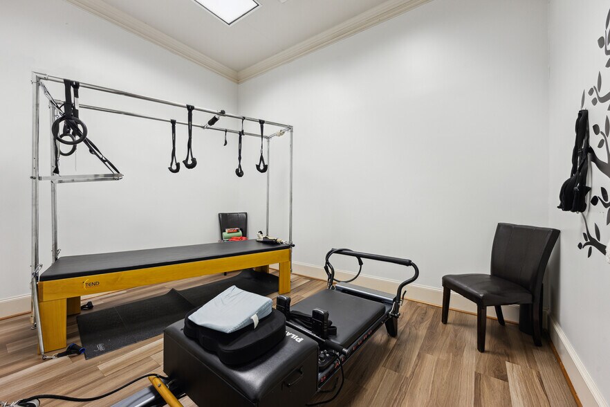 More Photos Of 5455 Dashwood Dr, Bellaire Medical For Lease