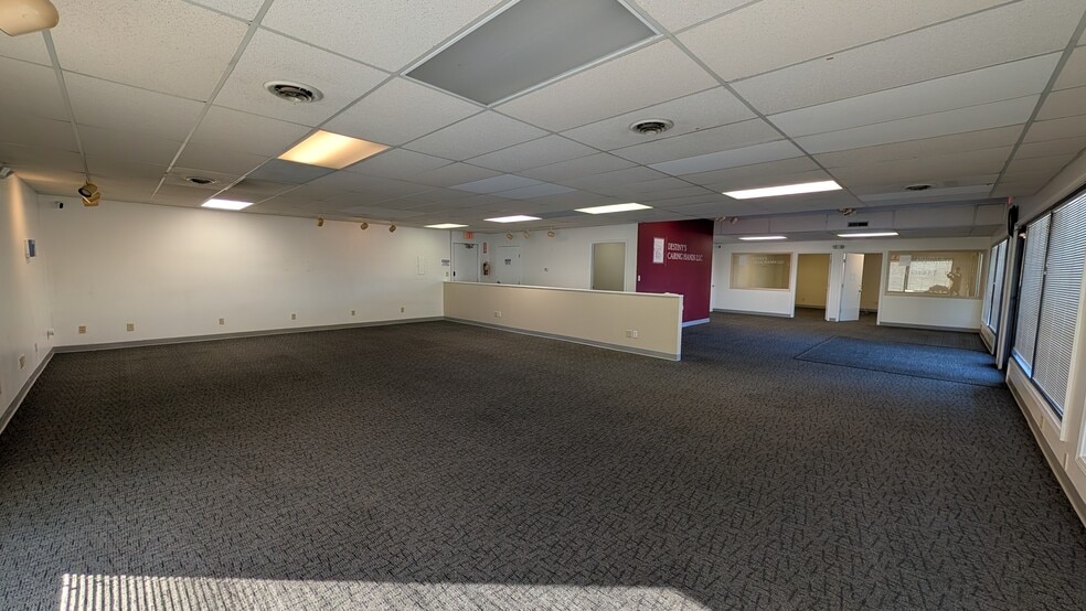 More Photos Of 220 W Edison Rd, Mishawaka Office For Lease