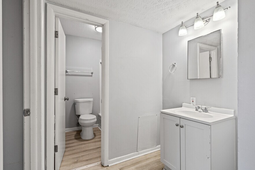 More Photos Of 1733 W 24th St, Lawrence Apartments For Sale