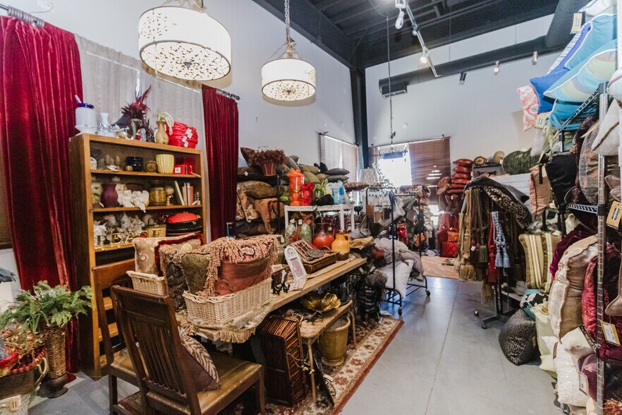 More Photos Of 736 N Andover Rd, Andover Storefront For Sale