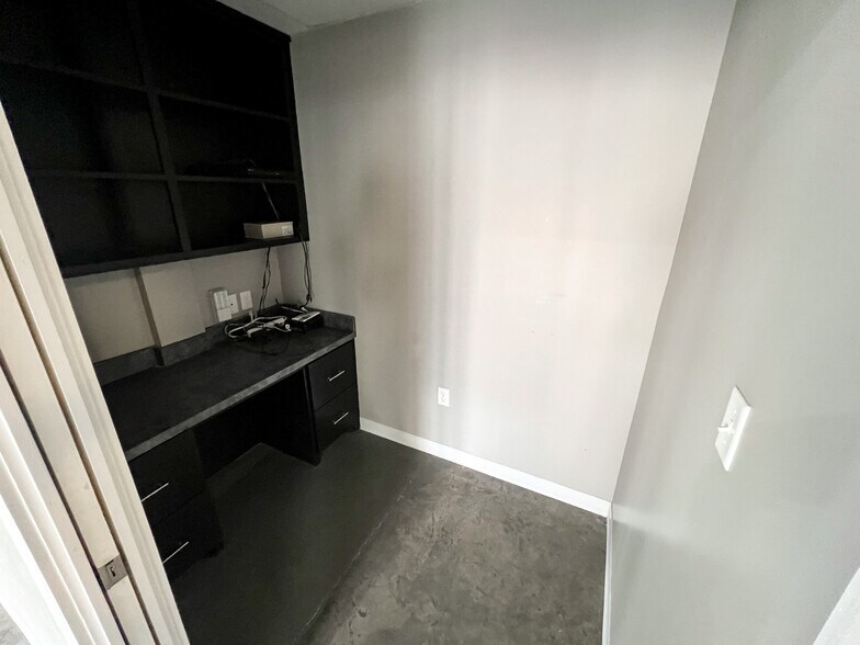 More Photos Of 100 N Main St, Midland Apartments For Lease