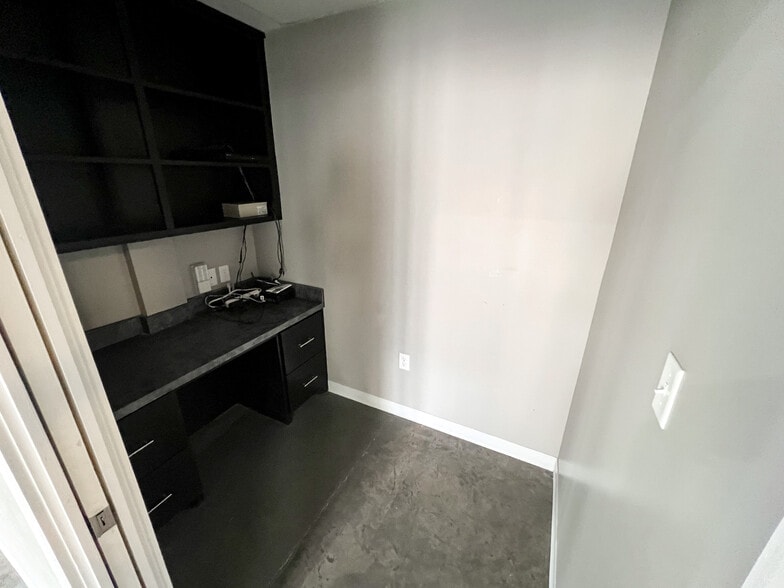 More Photos Of 100 N Main St, Midland Apartments For Lease