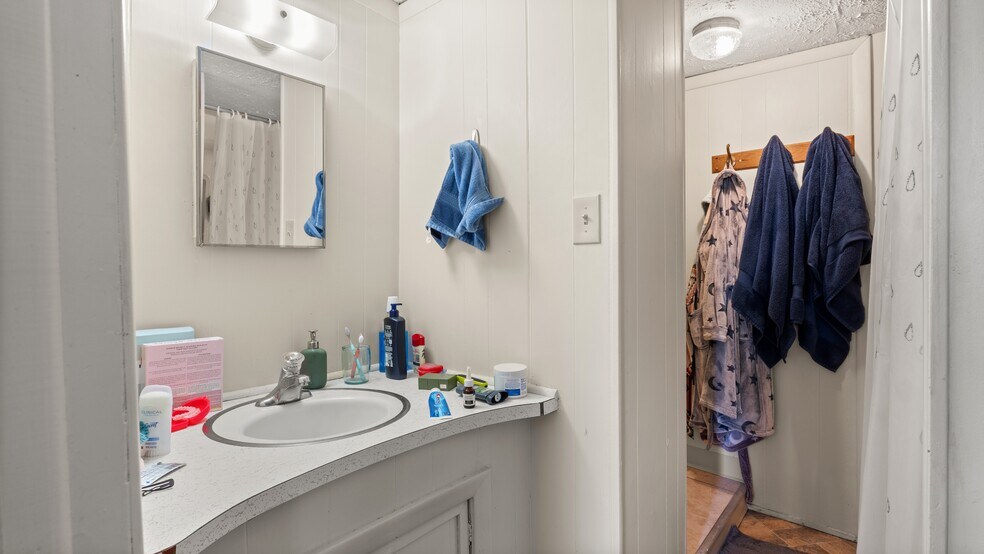More Photos Of 465 Chapel St, Lee Apartments For Sale