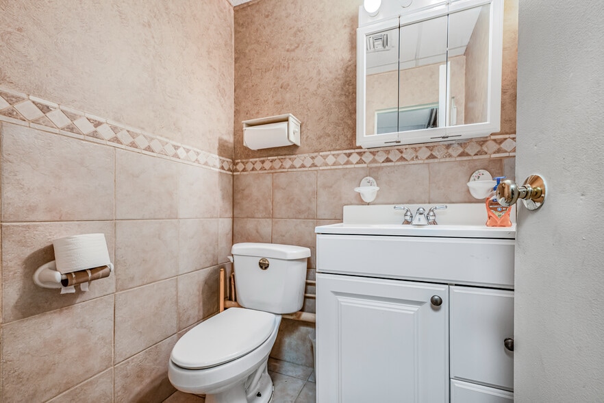 More Photos Of 162-20 77th Rd, Flushing Light Manufacturing For Sale