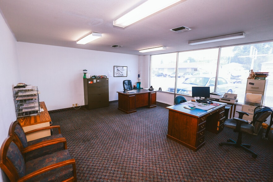 More Photos Of 1520 W Lewis St, Pasco General Retail For Sale