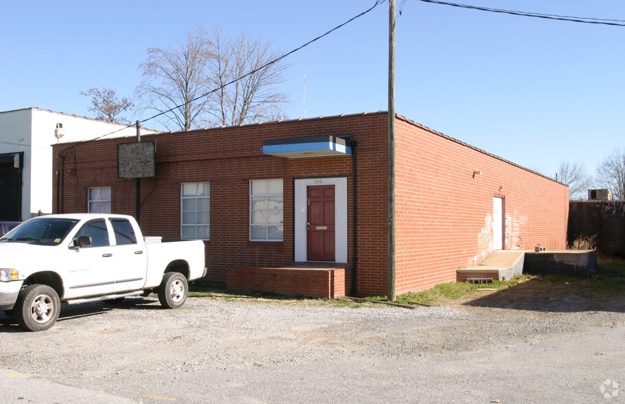 More Photos Of 1016 N Raleigh St, Greensboro Warehouse For Lease