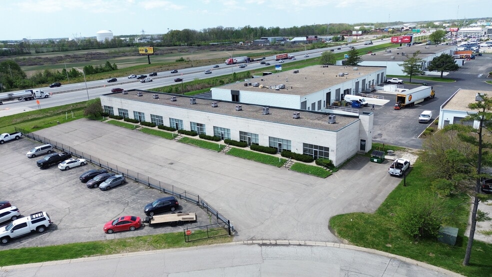 More Photos Of 9507-9510 Ross Ln, Indianapolis Office For Lease