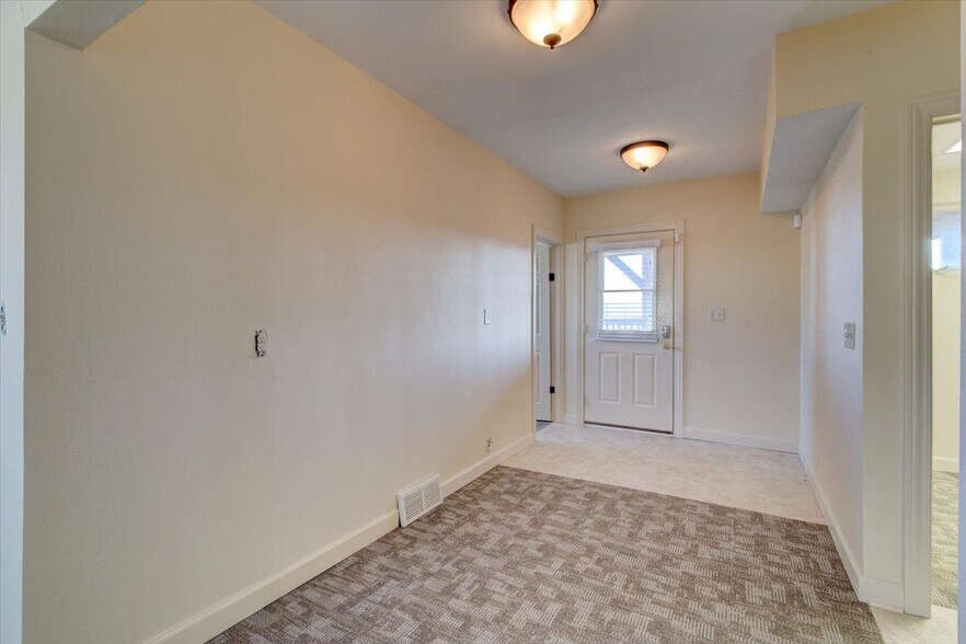 More Photos Of 2919 1st Ave SE, Cedar Rapids Office For Sale