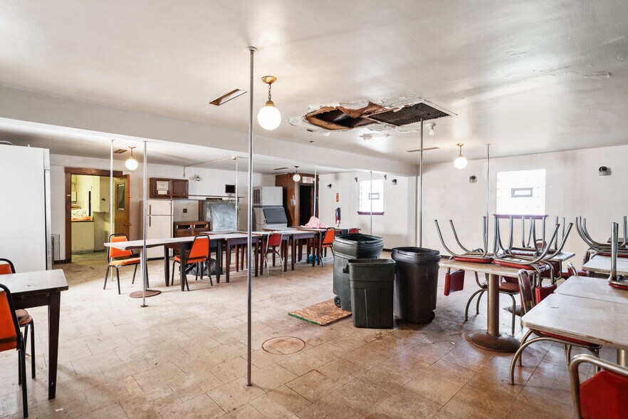 More Photos Of 1098 Duss Ave, Ambridge Restaurant For Sale