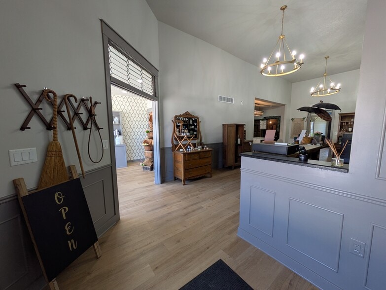 More Photos Of 106 NE 2nd St, Stuart Storefront For Sale