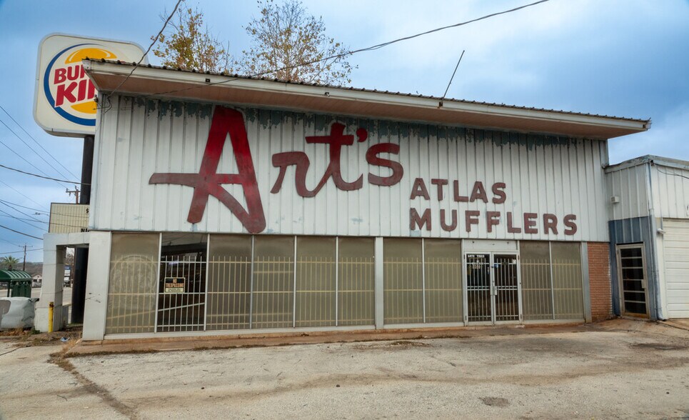 More Photos Of 3350 Fredericksburg Rd, San Antonio Auto Repair For Lease