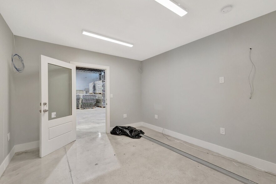 More Photos Of 3490 Oleander Ave, Fort Pierce Warehouse For Sale