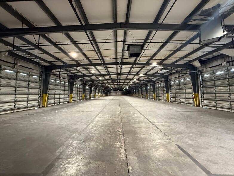 More Photos Of 701 Fentress Blvd, Daytona Beach Distribution For Lease