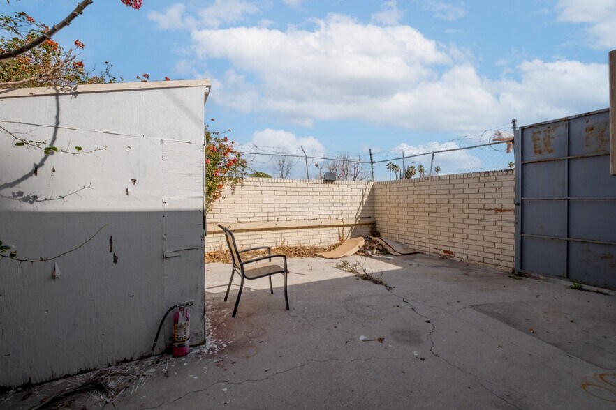 More Photos Of 16955 Sherman Way, Van Nuys Freestanding For Sale