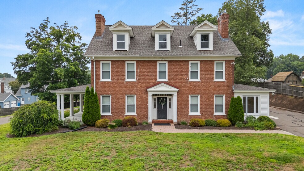 More Photos Of 257 E Center St, Manchester Medical For Lease