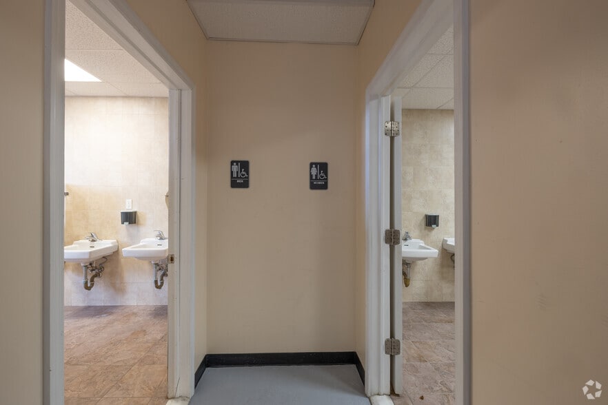 More Photos Of 33-24 Northern Blvd, Long Island City Loft Creative Space For Sale