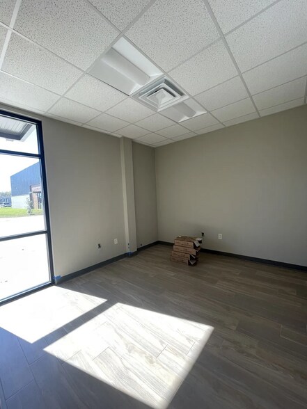 More Photos Of 4671-4675 Marlena St, Bossier City Warehouse For Lease