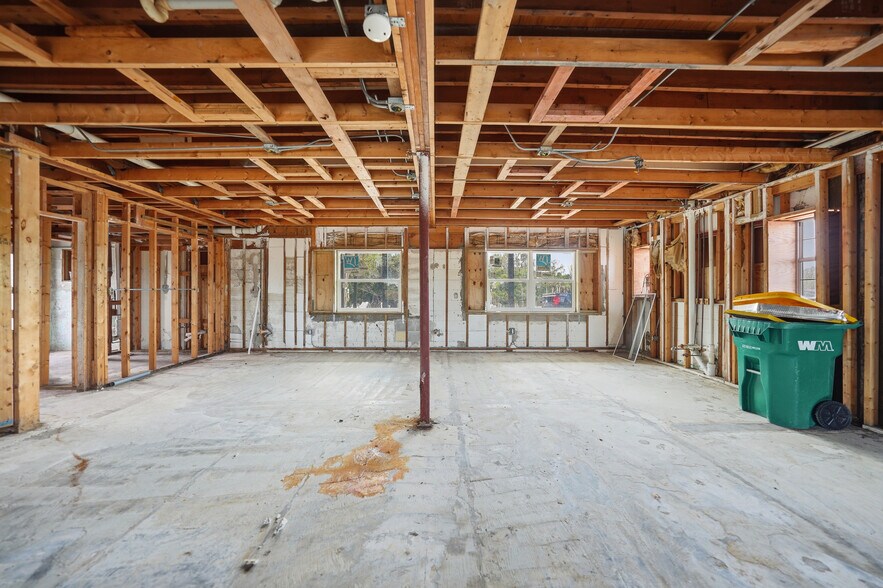 More Photos Of 1261 Beach Rd, Englewood Storefront Retail Residential For Sale