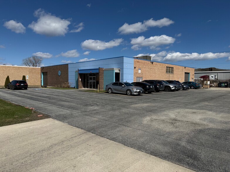 More Photos Of 825 Nicholas Blvd, Elk Grove Village Warehouse For Sale