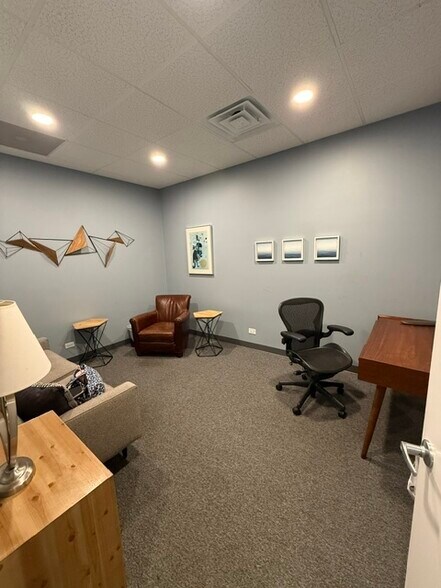 More Photos Of 666 Dundee Rd, Northbrook Office For Lease