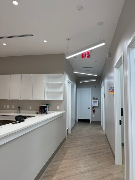 More Photos Of 215 Lincoln Rd, Miami Beach Storefront Retail Office For Lease