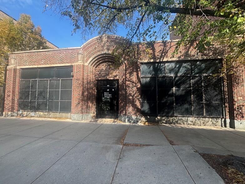 Primary Photo Of 1140 W Washington Blvd, Chicago Warehouse For Sale