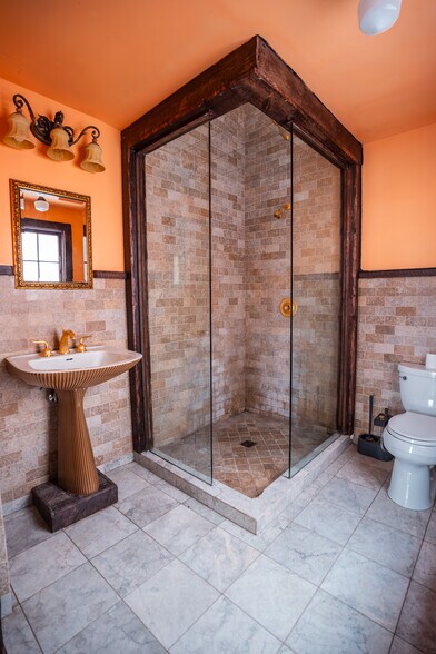 More Photos Of 8 Pearl St, Kingston Loft Creative Space For Sale