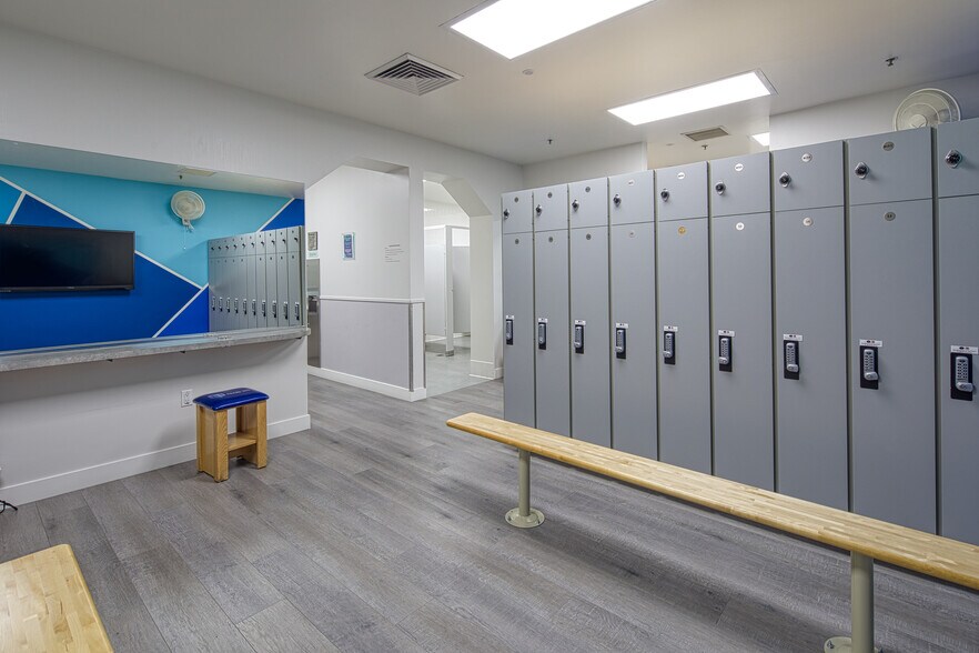 More Photos Of 111 McInnis Pky, San Rafael Office For Sale