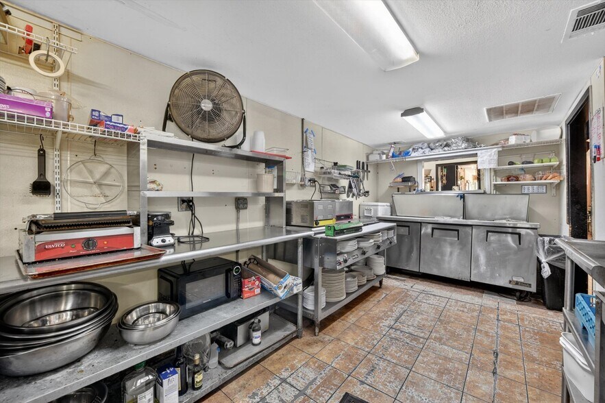 More Photos Of 107 W Hickory St, Denton General Retail For Sale